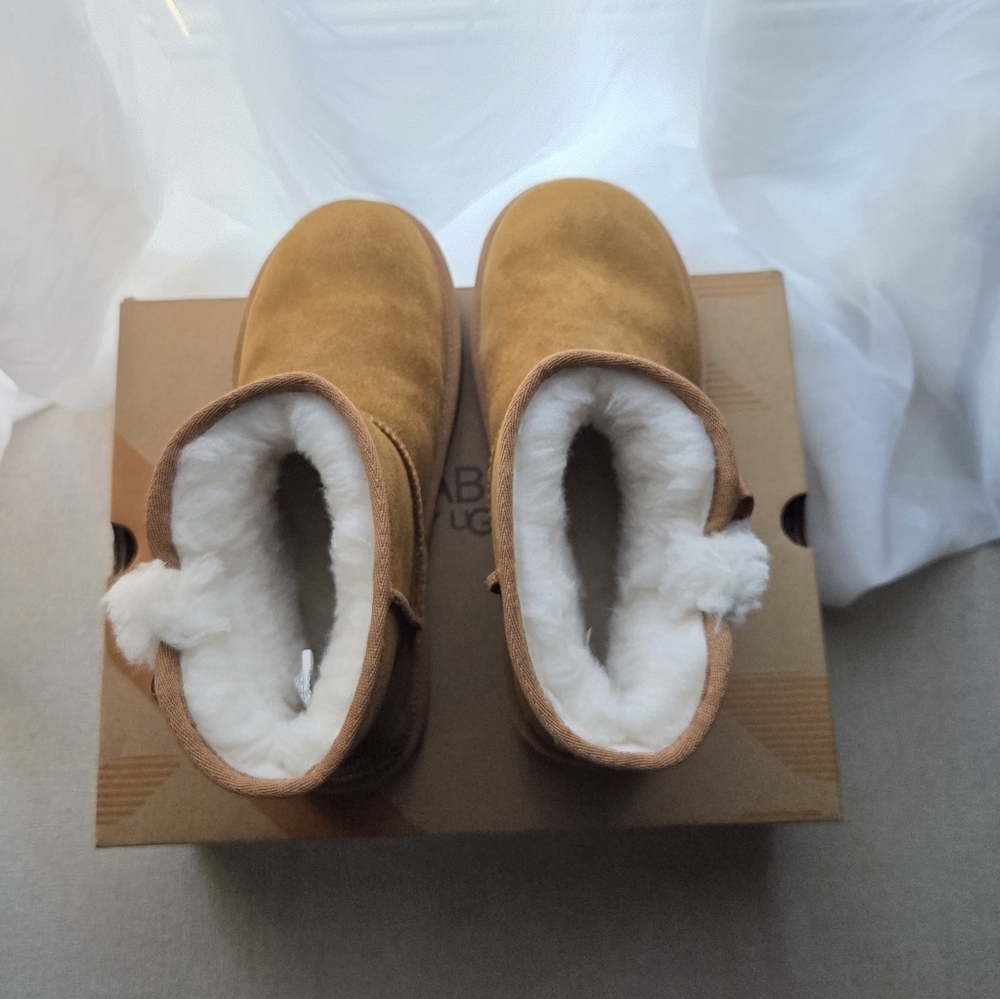 Women's Koolaburra by Ugg Victoria Mini Winter Boot. - Picture 3 of 9